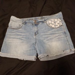 Lace detail jean shorts